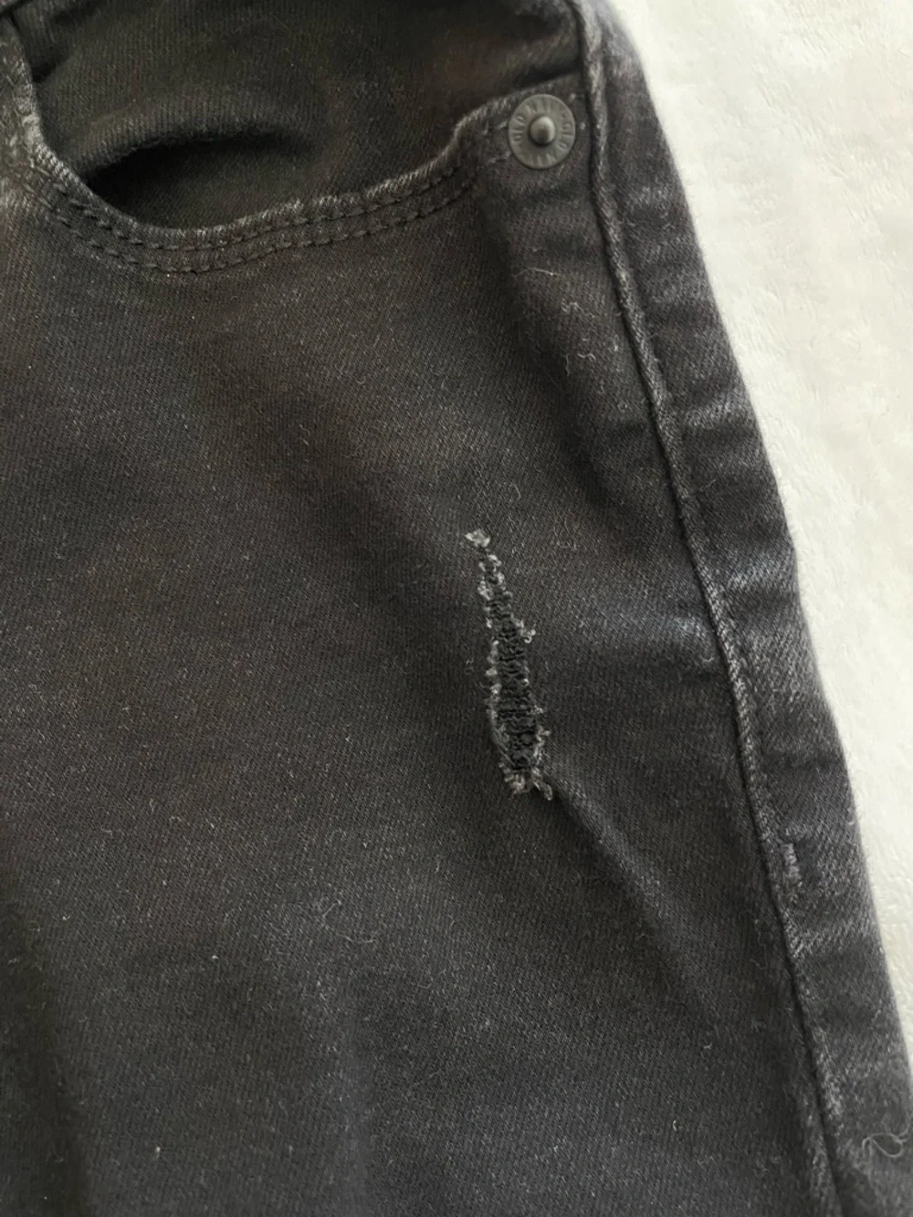 Old Navy Black Ripped Skinny Jeans - Picture 5 of 6